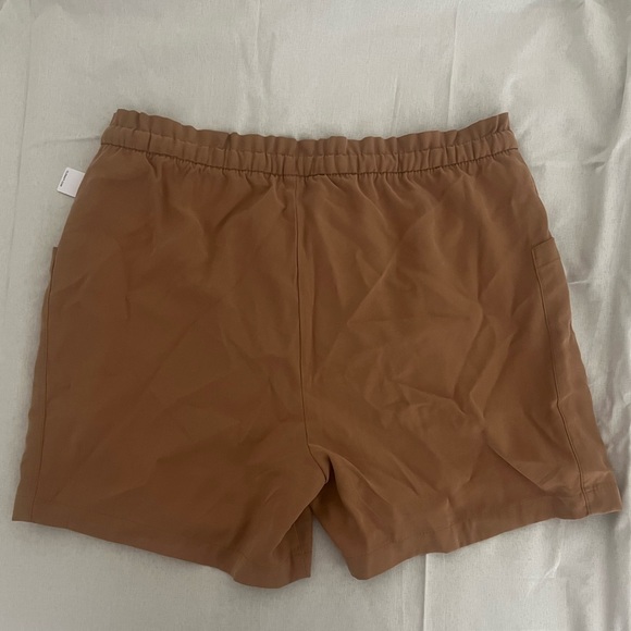 Old Navy High-Waisted Soft-Twill Utility Shorts - Picture 2 of 5